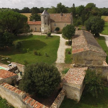 Gite Du Chateau De Pernan Avy Exterior foto